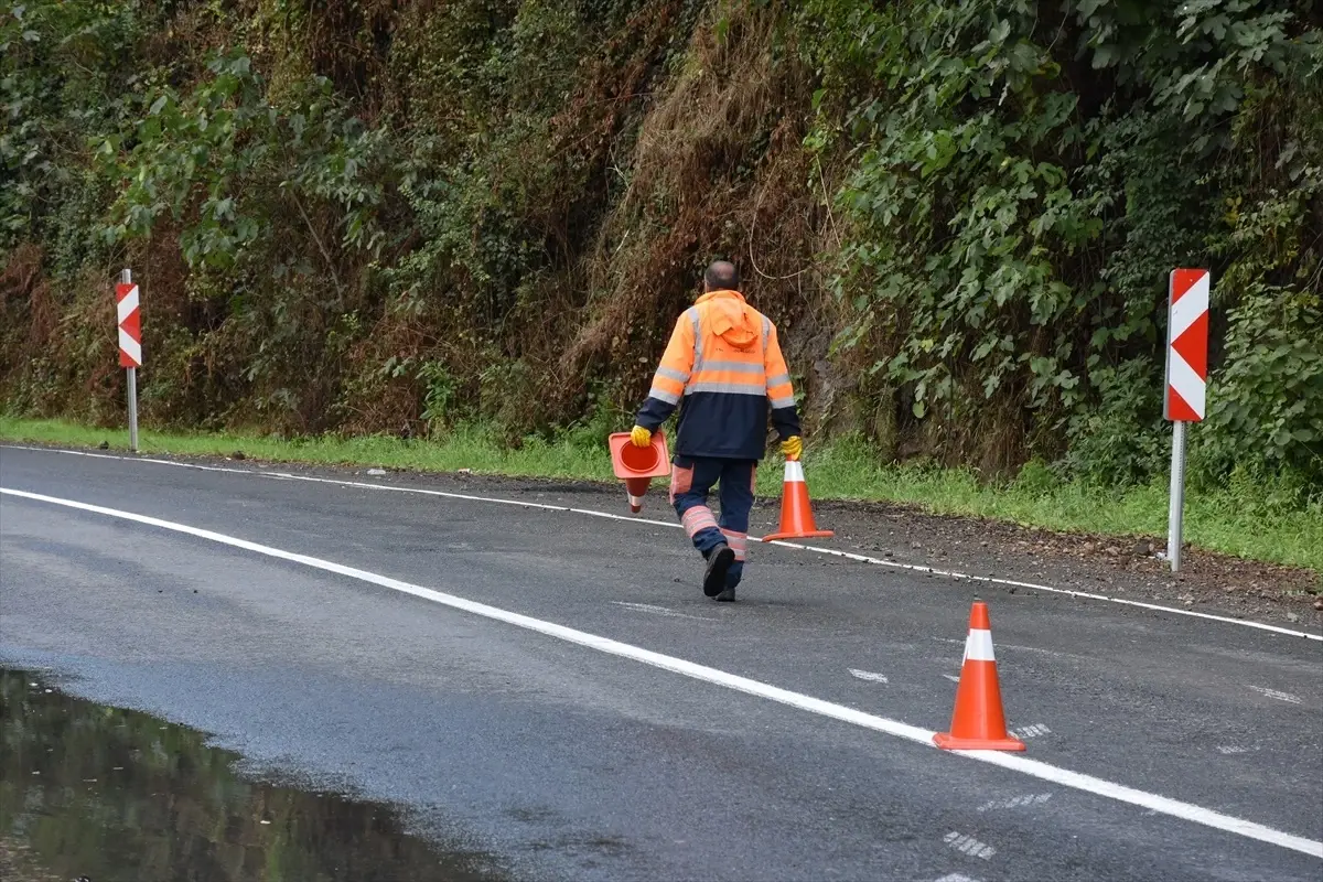 akcaabatta toprak kaymasi ulasim kontrollu 7cMMxE5B