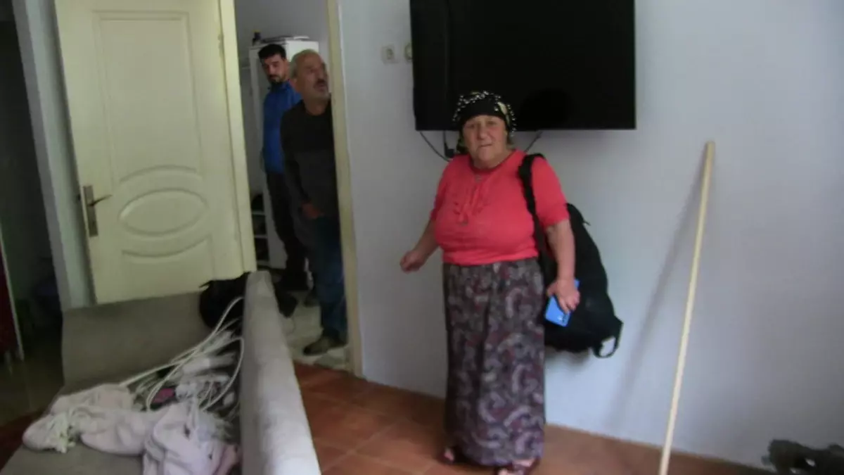 artvinde sel faciasi mahsur kaldi OgJz915K