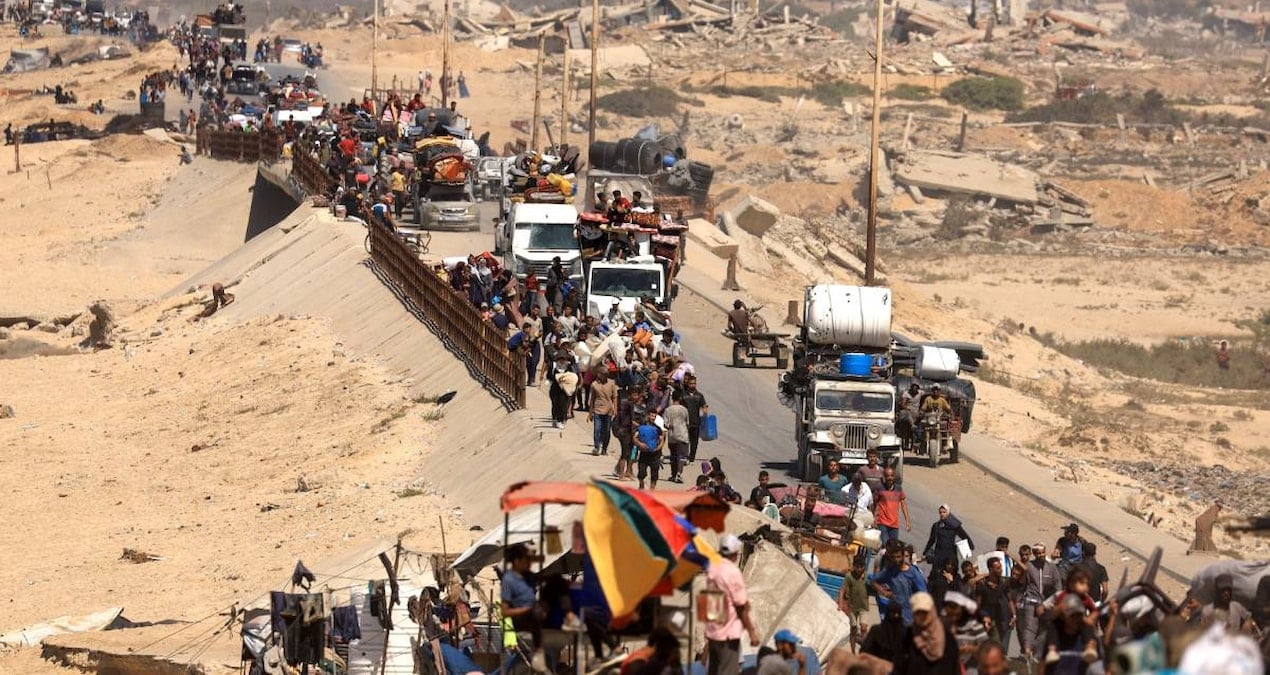 israil gazzede ilerlemeye devam ediyor 900 bin kisi her gun bombalardan kaciyor zm261lcH