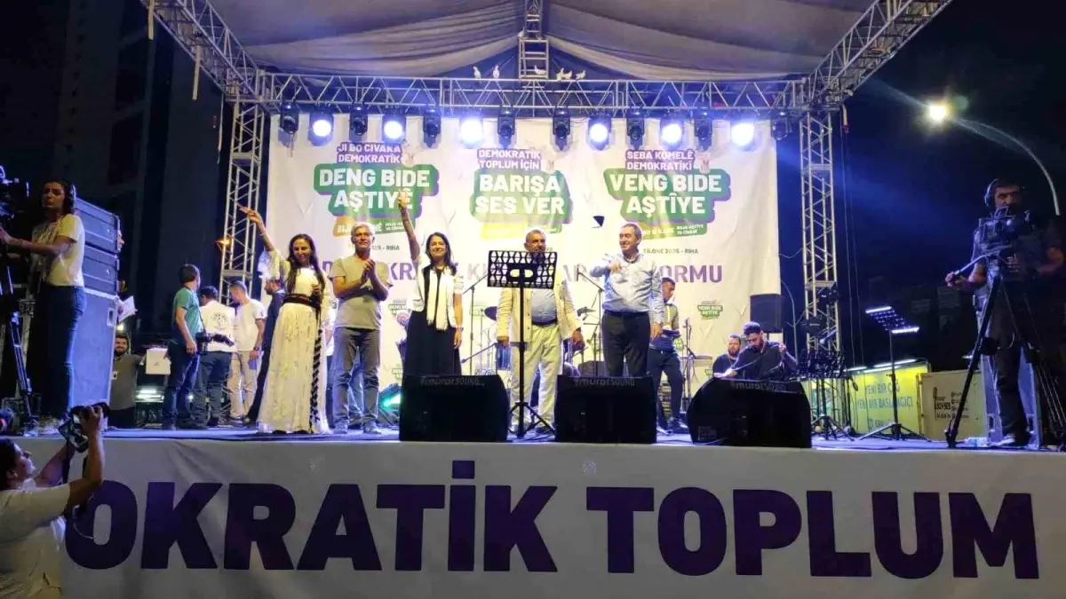 sanliurfada baris gunu mitingi S8TB1LKw