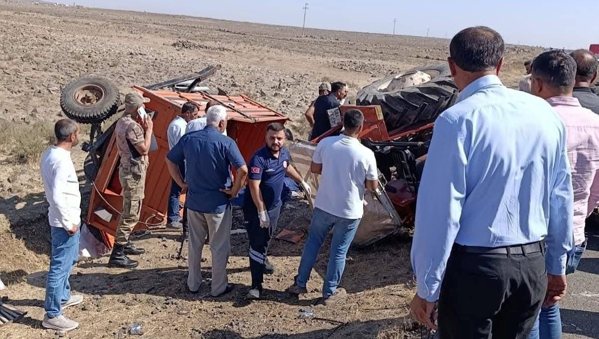 sirnakta traktor devrildi bir olu iki yarali mbSMnvgK