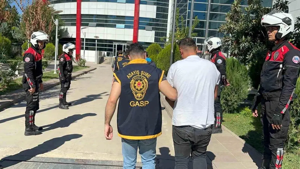 adiyamanda silahli kavga sonrasi adliye onunde gerginlik 3 gozalti Pb8BAEfK