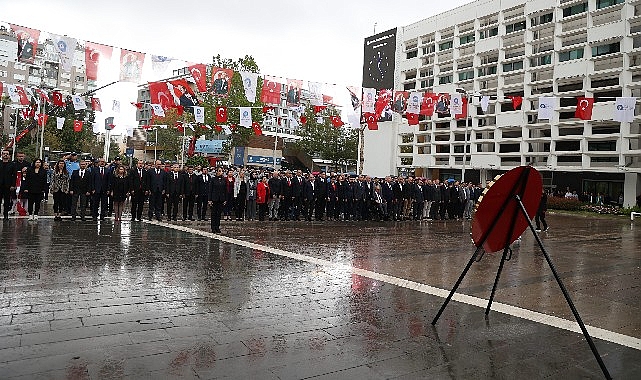 baskan vekili ozdemir celenk sunma torenine katildi aaJF8IEq.jpg