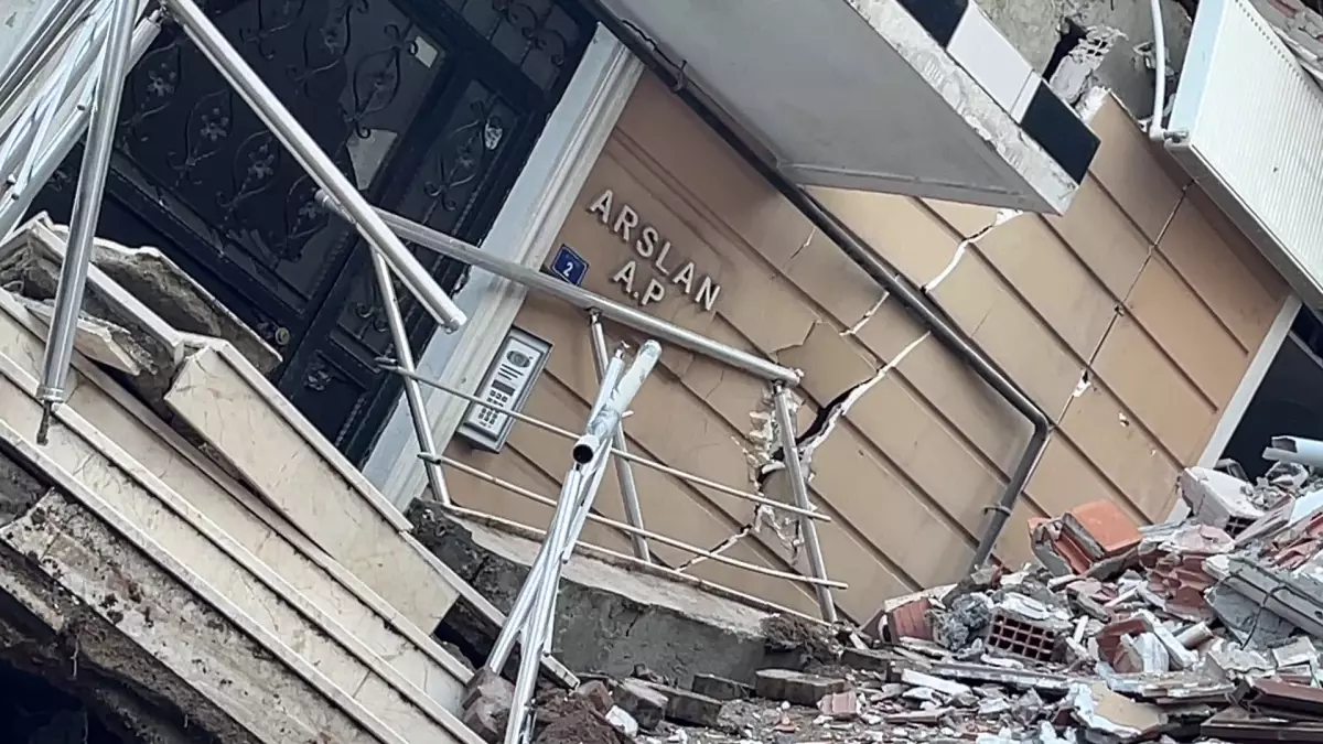 kocaelide kurtarma calismalari devam ediyor 2JNRl27M.jpg