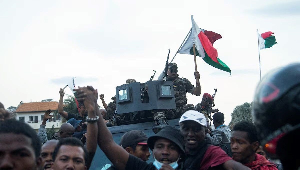 madagaskarda ordu bolundu cumhurbaskanina karsi darbe girisimi iddiasi TJgcRpHG.jpg