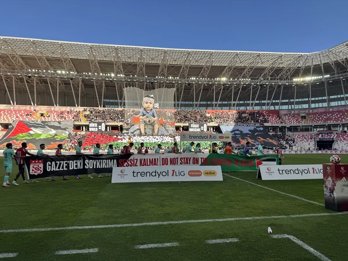 sivasspor taraftarindan filistine destek koreografisi pfvUxPKL