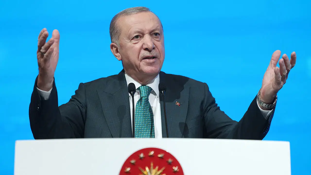 erdogan ozgur ozeli hedef aldi biz az soyledik o cok anlasin 2zvbOjYi.jpg
