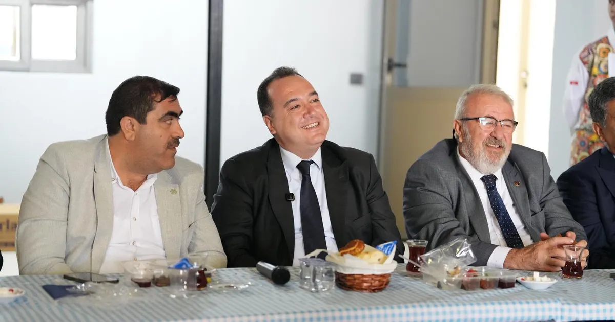 manisada baskan dutlulu mermerciler sitesi esnafiyla bulustu l68BlONd.webp