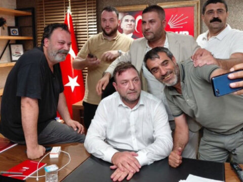 Butlan heyeti dördüncü binaya da kapı kırarak girip bu pozu verdi
